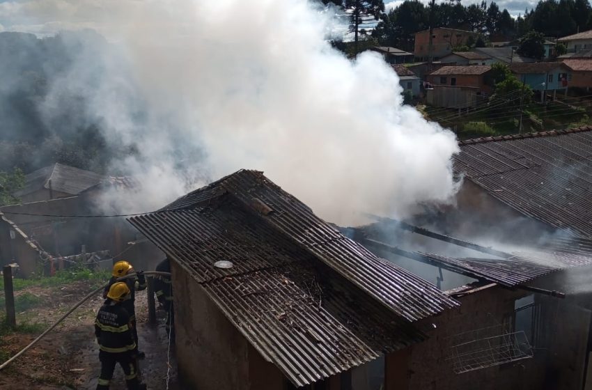  Incêndio em residência na cidade de Rio Negrinho