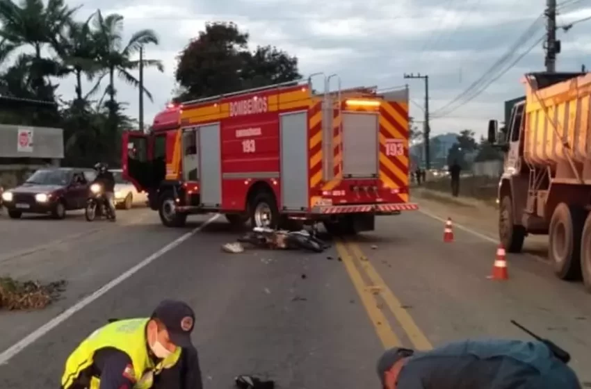  TRAGÉDIA: Jovem de 19 anos morre após acidente entre três veículos