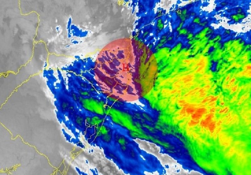  Imagem de satélite mostra atuação do ciclone extratropical em SC