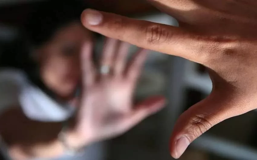  Homem estupra ex após forçá-la a ir com o filho até um sítio
