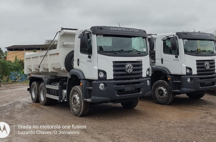  Maquinário grande chegando para obras