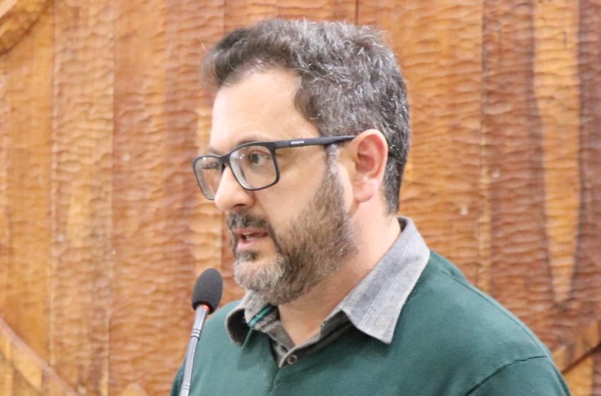  RELAXO DO POVO: Lixo e cachorros pelas ruas