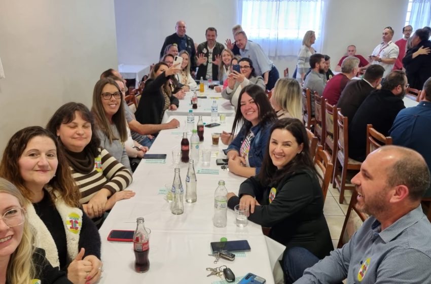  POLÍTICA EXTRA: Moisés…Pastor…Véio da Havan…