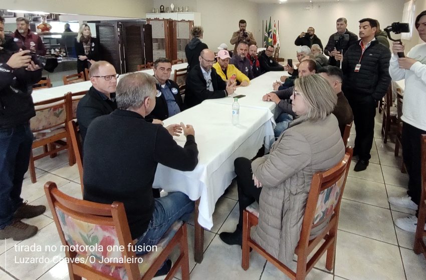  Gean Loureiro reunido com lideranças