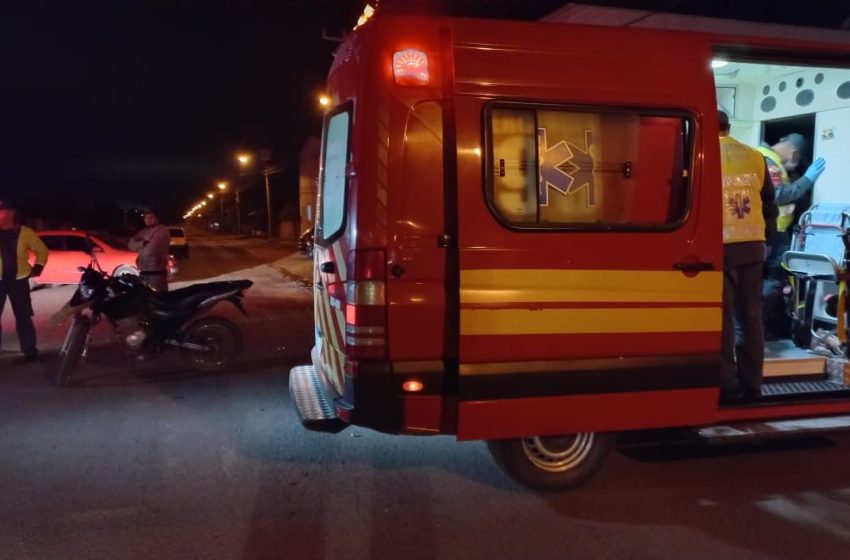  Acidente entre carro e moto deixa dois feridos