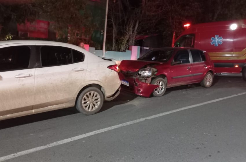  ACIDENTE: Batida traseira e duas mulheres feridas