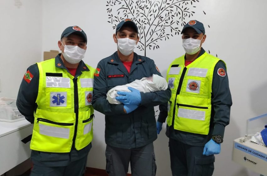 Bombeiros auxiliam no nascimento de bebê