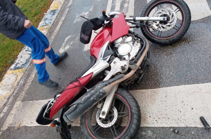  Moto e carro colidem na BR-280