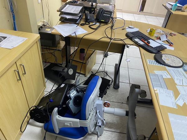  Homem quebra computadores e equipamentos na Celesc de Rio Negrinho