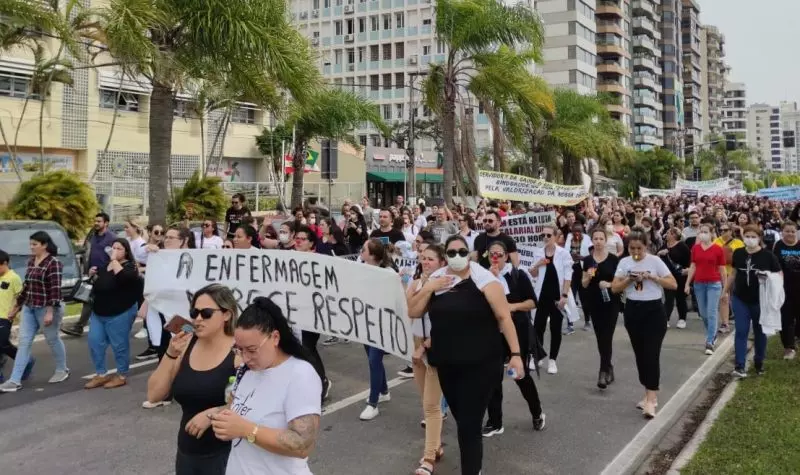  STF confirma suspensão do piso salarial de enfermagem por 7 votos a 4