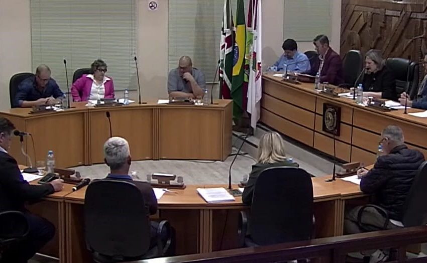  POLÍTICA: Licitação…Carla…Grein…Moisés