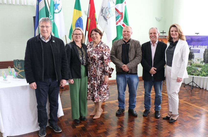  Legislativo presente em evento alusivo aos 25 anos do Consórcio Quiriri