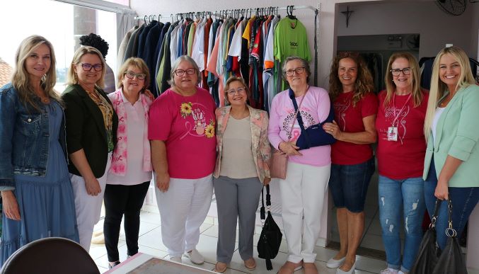  Primeira-dama visita sede da Rede Feminina