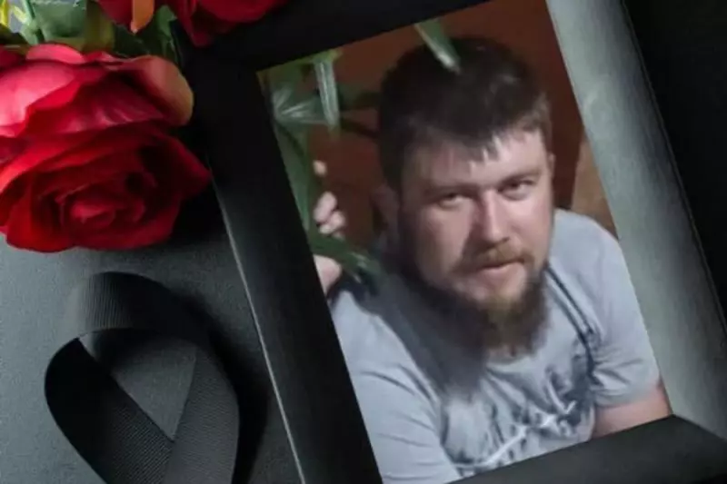  Motociclista morre após colidir com árvore