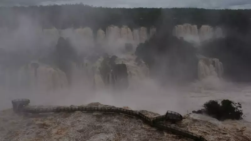  Turista cai das Cataratas do Iguaçu e desaparece