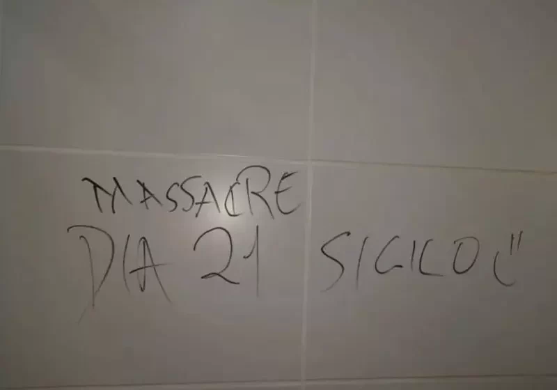  Pichação sobre massacre em colégio de Florianópolis mobiliza Polícia