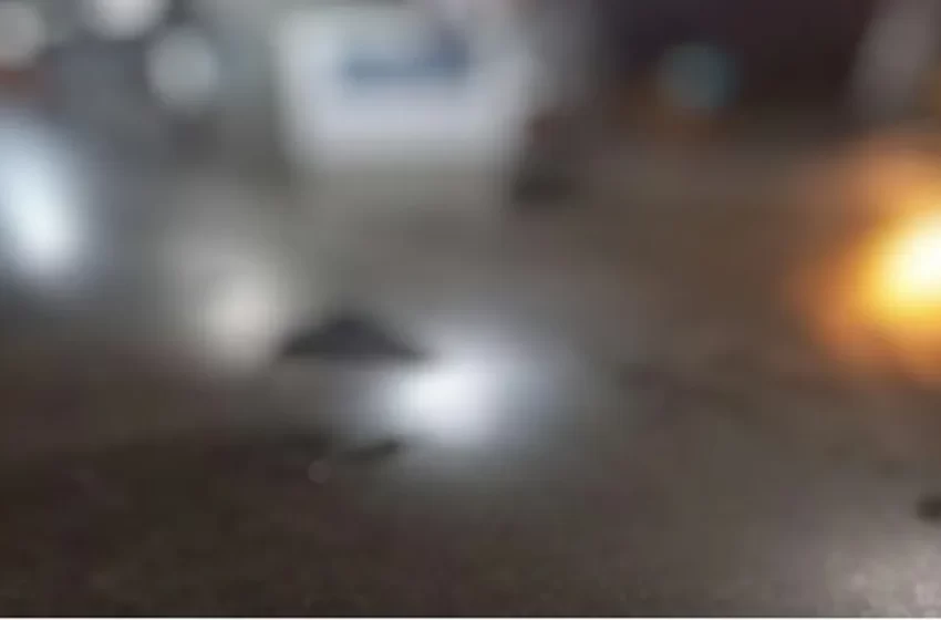 Trio é flagrado fazendo sexo em banheiro de rodoviária e dois são presos