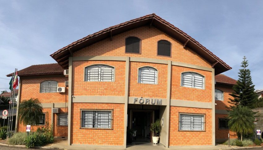  Homem é condenado por homicídio após discussão em jantar em família