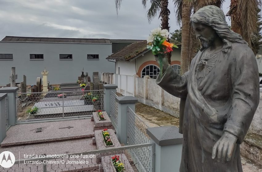  FINADOS: Chuva impede visitação início do dia