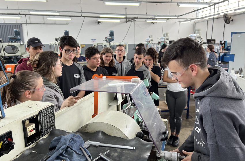  Estudantes conhecem oportunidades de carreira na indústria