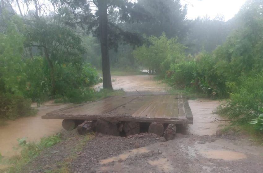  Ponte reformada recentemente foi danificada pela chuva intensa do fim de semana. Está interditada!