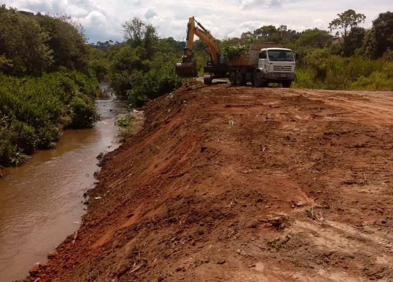  Parceria para limpeza de rio no bairro Serra Alta