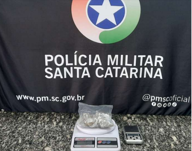  Homem é preso por tráfico de drogas no bairro Boehmerwald