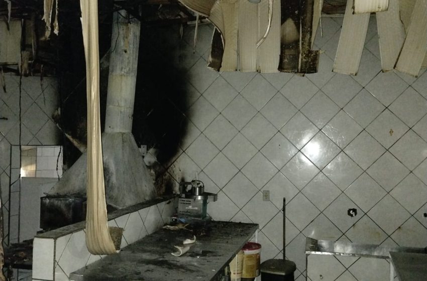  Incêndio em restaurante mobiliza equipe do Corpo de Bombeiros