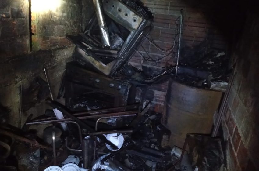  Homem acorda com incêndio em andamento no bairro Schramm