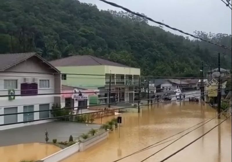  Após chuva intensa, SC tem 5 cidades com risco máximo para deslizamentos