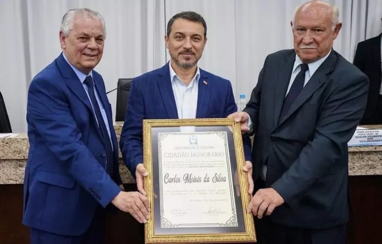 Governador Moisés ganha título de cidadão de cidade no Norte de SC