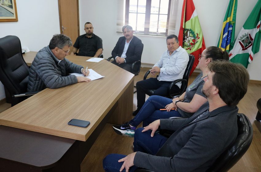  Assinada ordem de serviço para concessão das funerárias