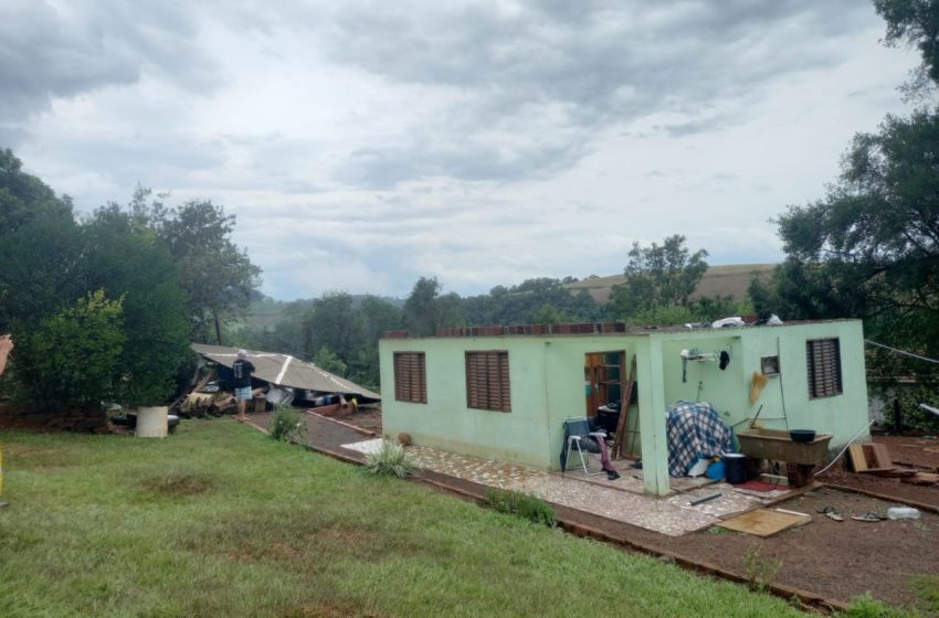  Vendaval causa prejuízos no Oeste catarinense