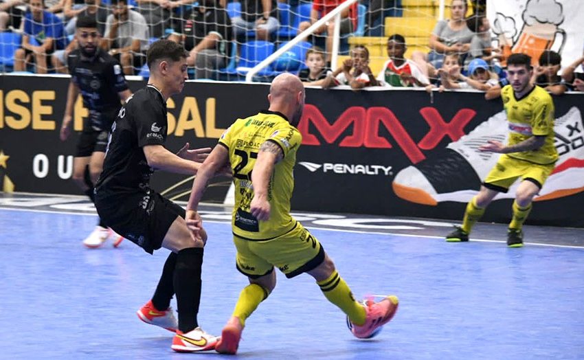  FUTSAL: Jaraguá sai na frente na decisão estadual