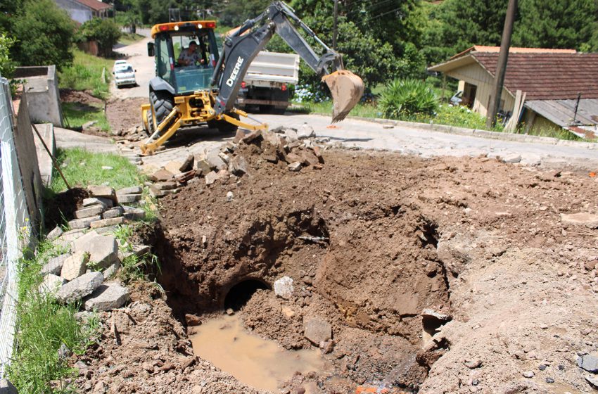  Morro do Jaraguá recebe tubulação e pavimentação
