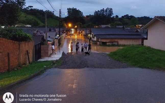 DE NOVO: Vila Schwarz volta sofrer com cheias