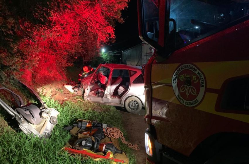  Dois ficam feridos em acidente no bairro Serra Alta