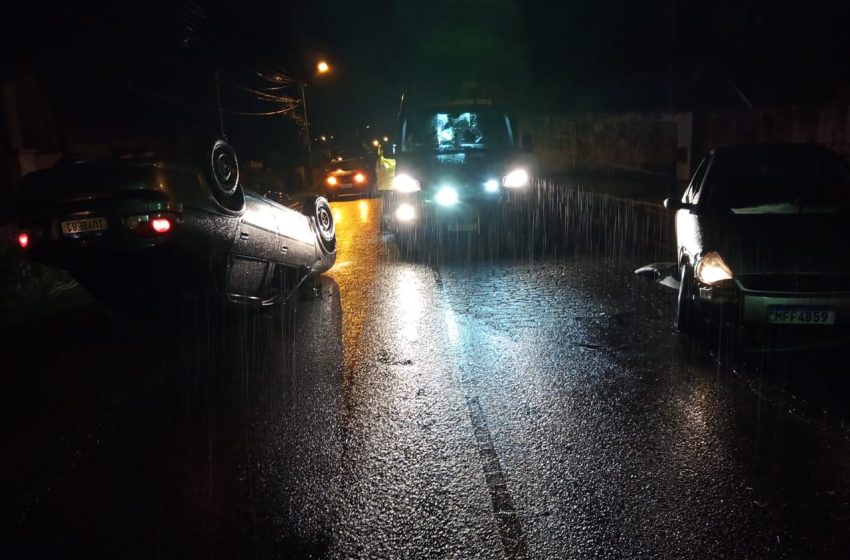  Madrugada teve capotamento no bairro Brasília