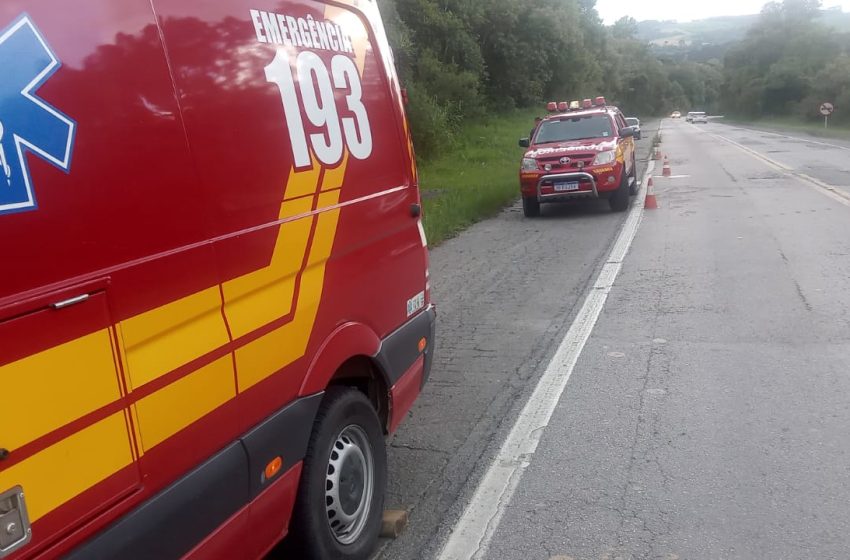  Motociclista é hospitalizado após colisão com carro na BR-280