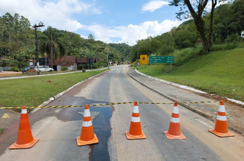  COMUNICADO PRF: BR-280 na Serra de Corupá está totalmente interditada