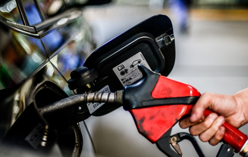  Gasolina deve voltar a subir na chegada de 2023