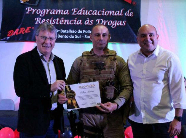  Comandante do 23º batalhão da Polícia Militar recebe “Selo de Ouro”