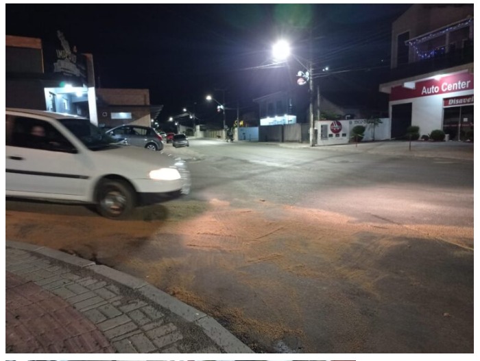  Óleo na pista oferece risco de acidentes