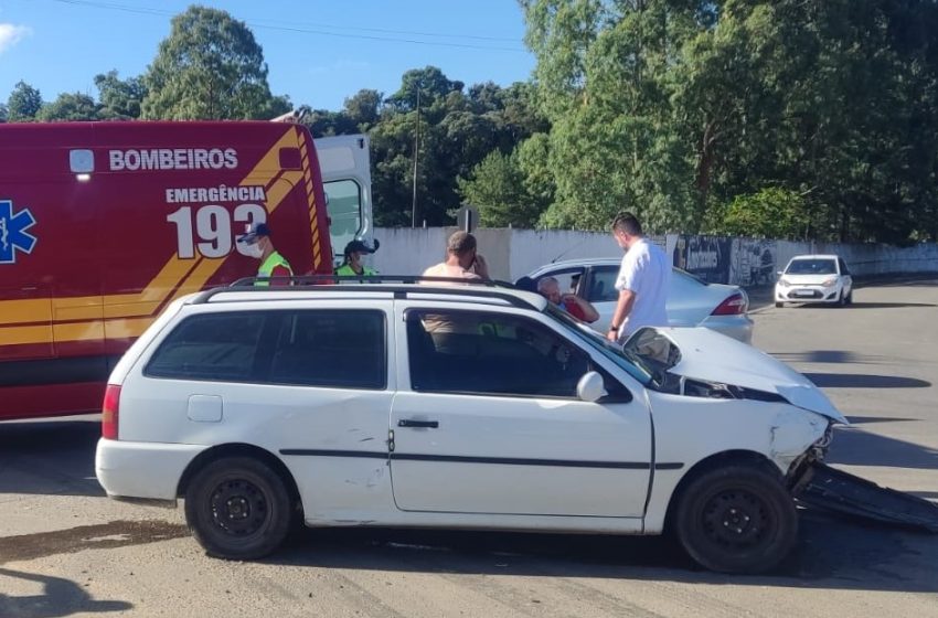  Idoso passa mal após acidente de carro