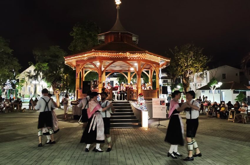  Primeira Retreta de Verão na Praça dos Imigrantes
