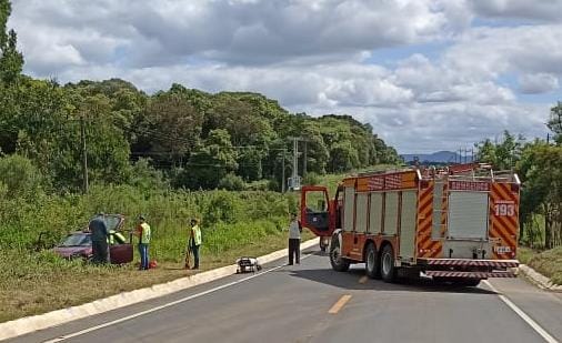  Motorista ferida em capotamento registrado na BR-280