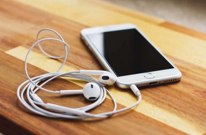  ATENÇÃO: Fone de ouvido pode prejudicar audição