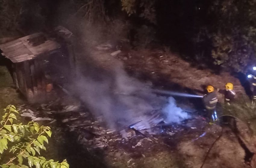  Mais uma família perdeu a casa para incêndio