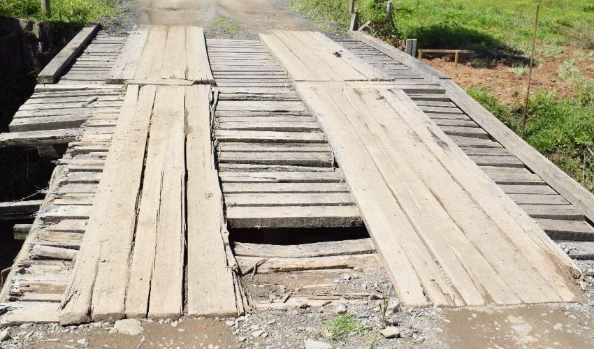  Mais uma ponte sendo reconstruída