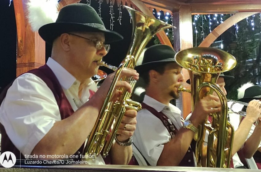  Hoje tem Retreta de Verão na Praça